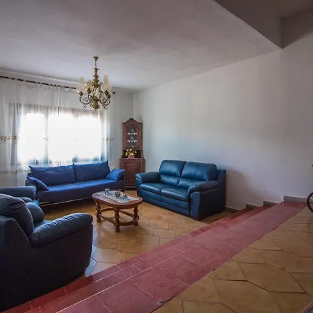 Lovely With Garden Near The Hospital!