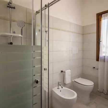 Lovely With Garden Near The Hospital! Apartamento