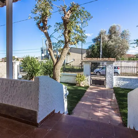 Lovely With Garden Near The Hospital!