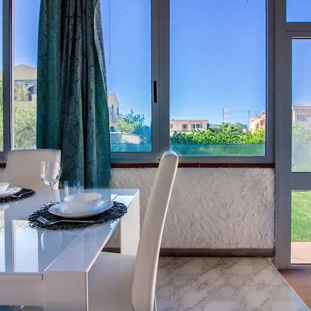 Lovely With Garden Near The Hospital! *