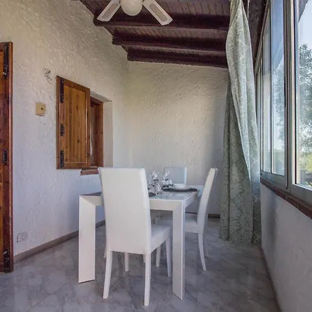Lovely With Garden Near The Hospital!